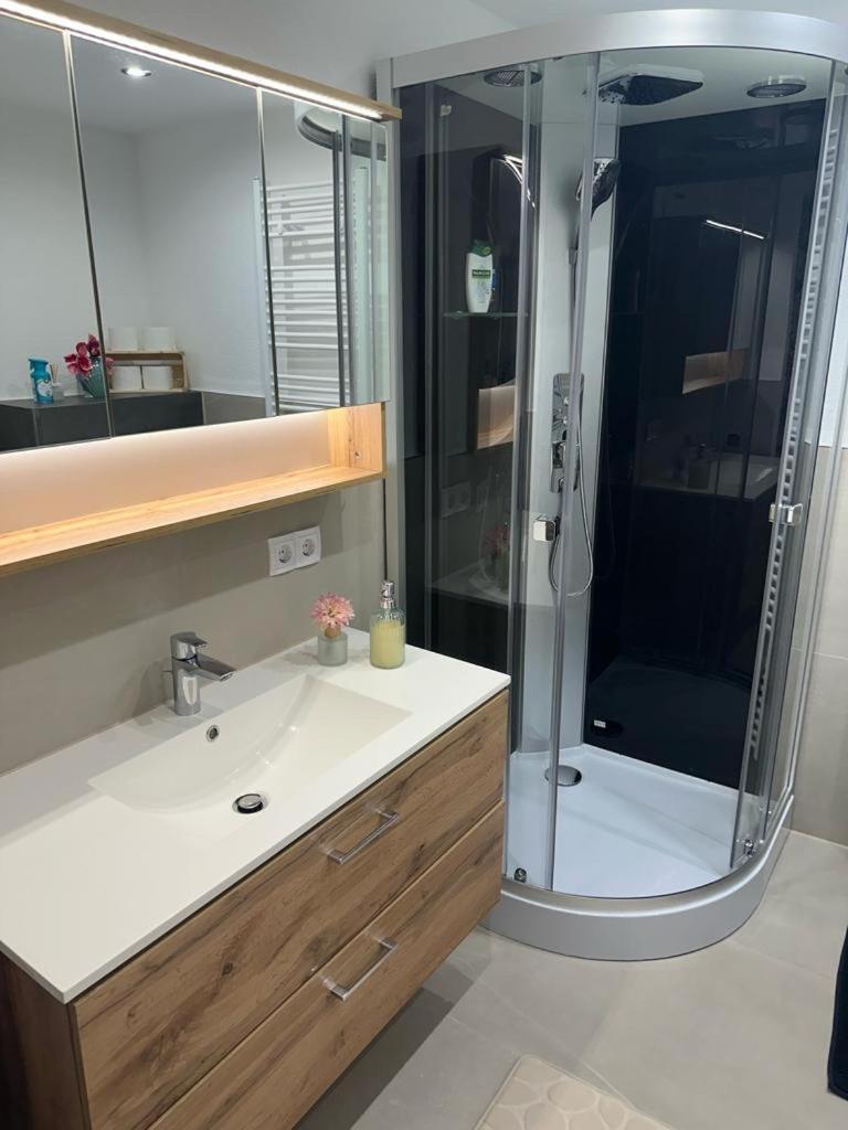 Moderne Ruhige Ferienwohnung Ubstadt-Weiher Екстериор снимка
